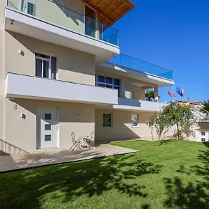 Villa Mimani 2, Berat
